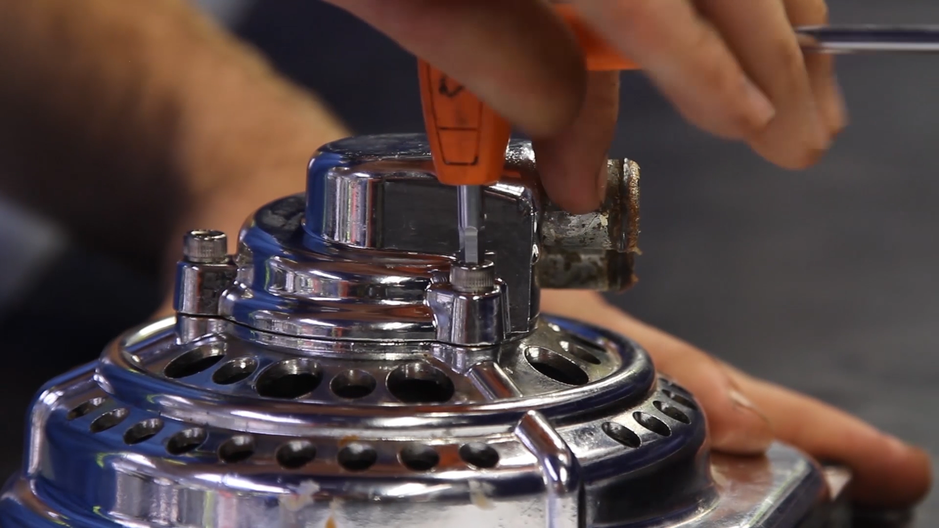 sustituir bomba de agua moto