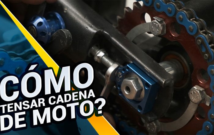 como tensar la cadena de la moto